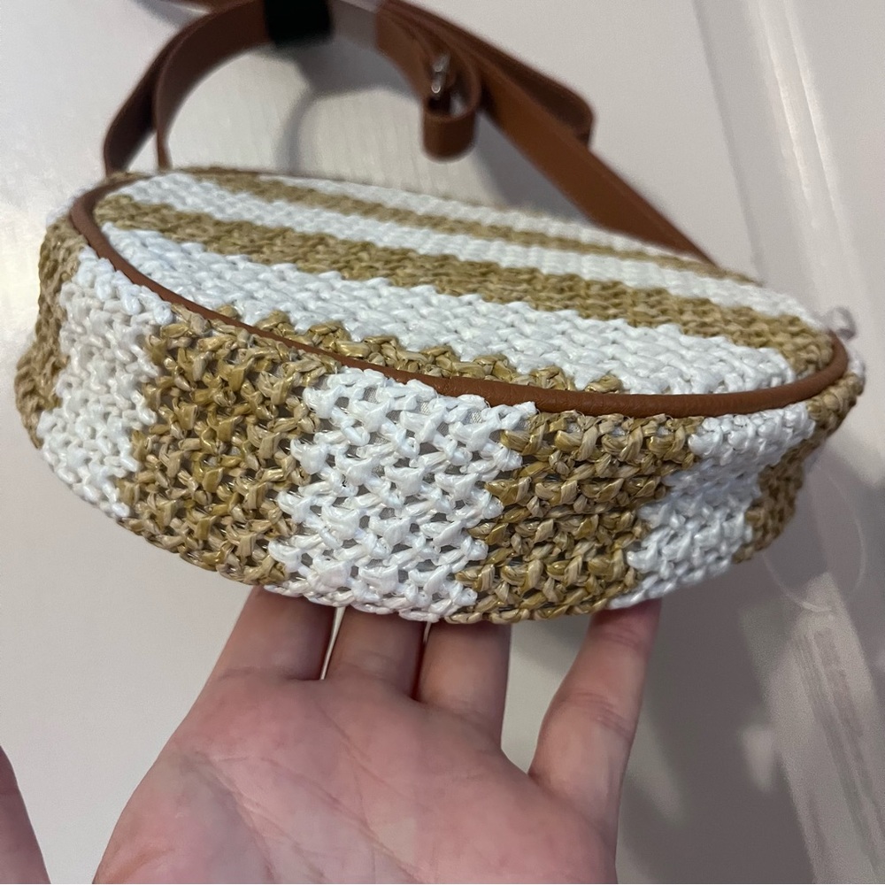 New Thirty-One Roundabout Crossbody White Striped Straw Purse Bag Summer - Picture 8 of 10